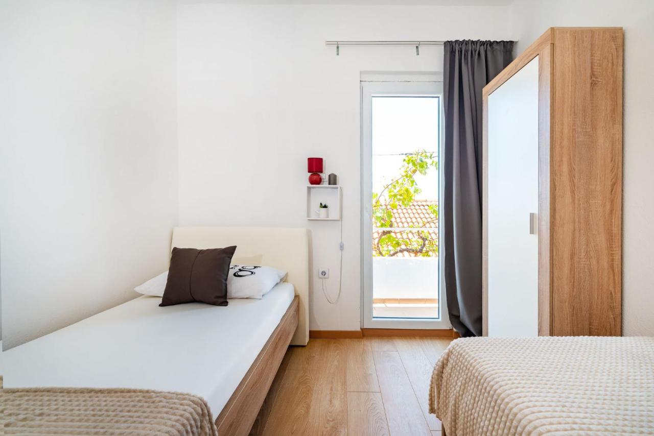 Apartment Maia Lena For Family Jasenice  Exterior photo